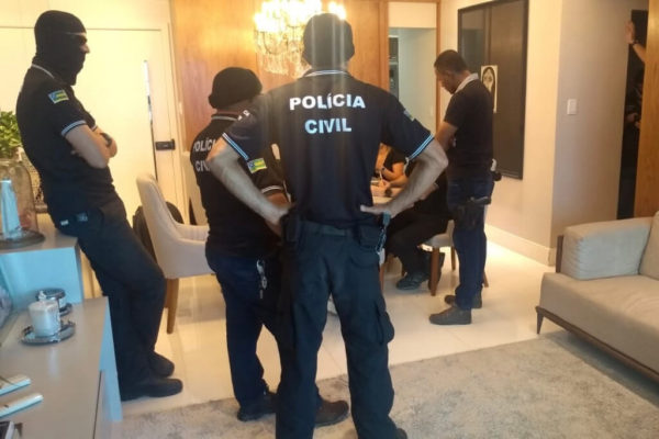  Polícia Civil esclarece operação que prendeu dois ex-prefeitos de Carira (SE)