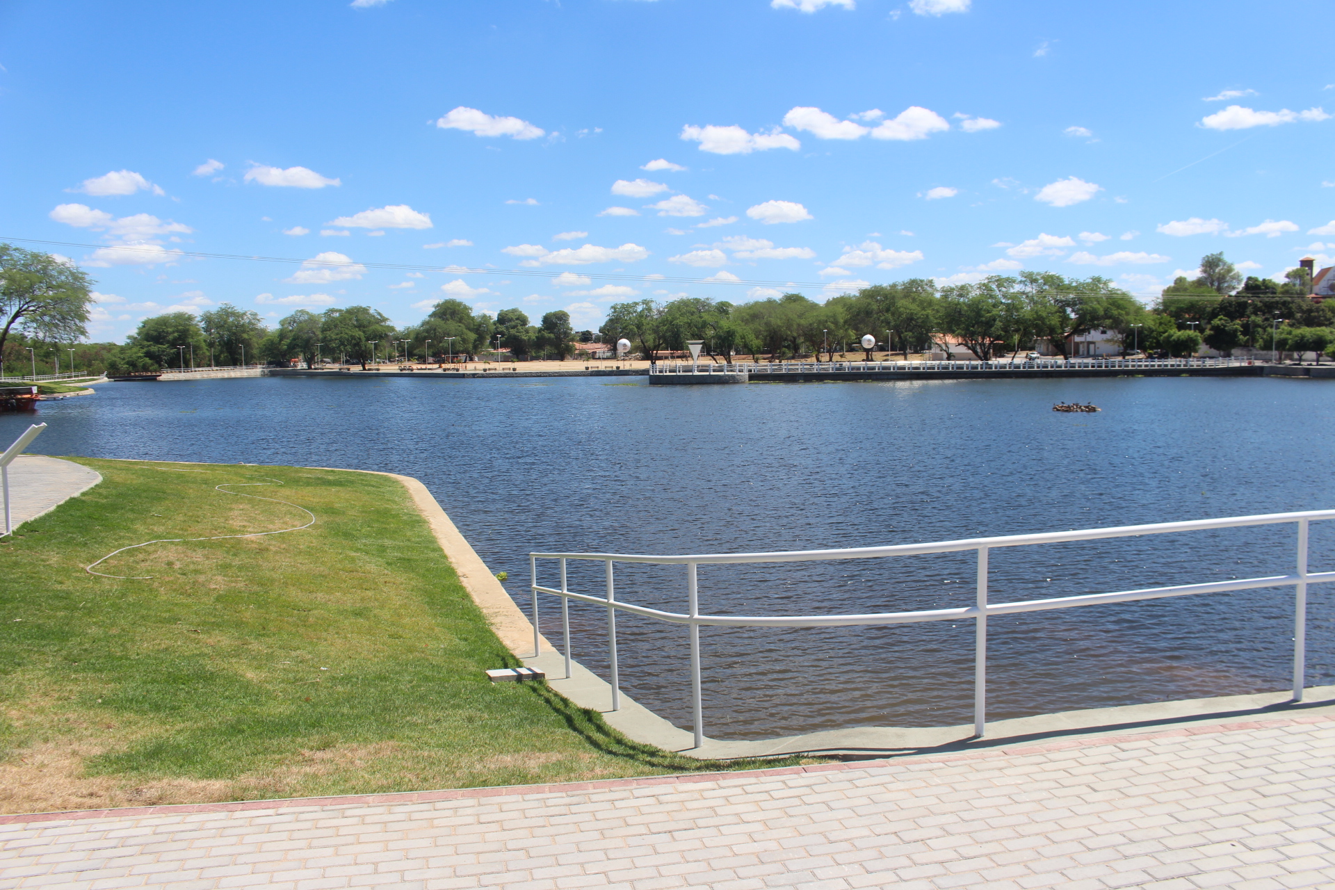  Seinfra baixa nível do lago do Parque Balneário para realizar etapa de obra do Lago da Aurora