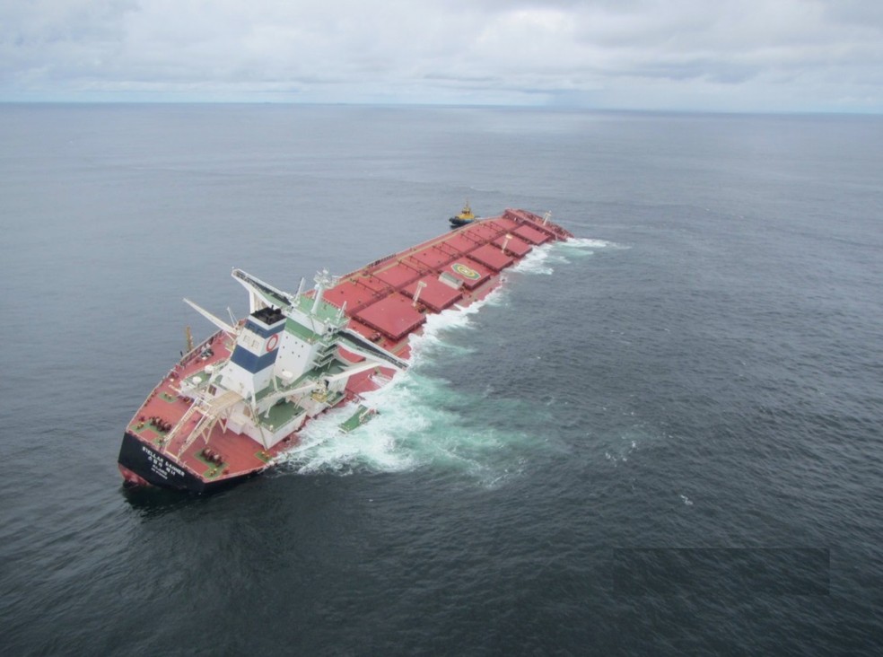  VÍDEO: Navio Stellar Banner é afundado após 3 meses encalhado na costa do Maranhão