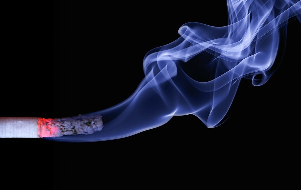  Fumantes são mais propensos a desenvolver casos graves da Covid-19, alerta OMS