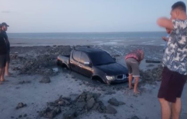  Vídeo: Maré leva carros de luxo após moradores furarem quarentena no Pará