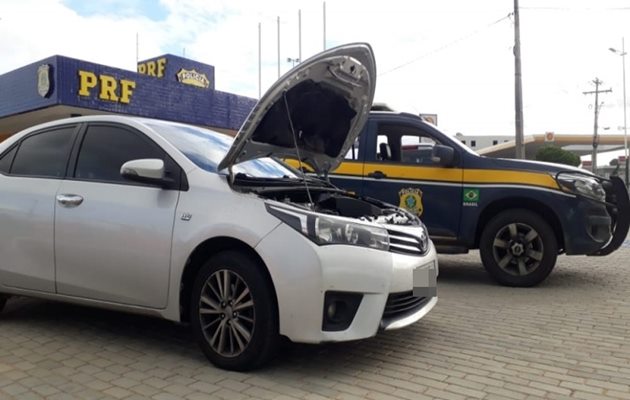  Médico é preso com carro roubado e placas trocadas na BR-101