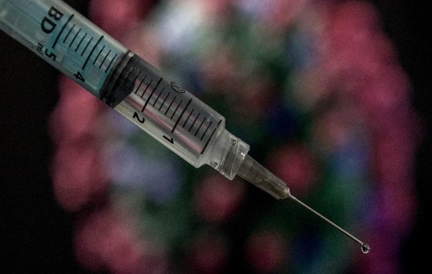  Governo assina documento que viabiliza 100 milhões de vacinas contra covid