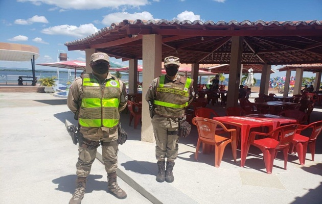  Polícia Militar da Bahia direciona esforços para cumprimento do toque de recolher