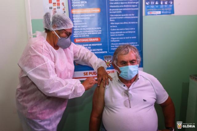  COVID-19: População indígena, profissionais de saúde e idosos, recebem 2º dose da vacina