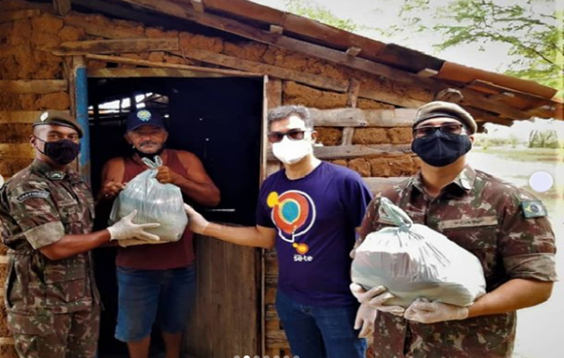  1ª Companhia de Infantaria e Grupo Sete de Setembro entrega cestas básicas a famílias do Bairro Boa Esperança