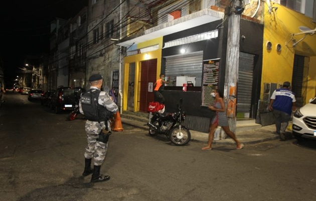  Governo prorroga toque de recolher e proíbe venda de bebida alcoólica no fim de semana