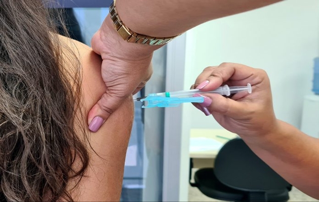  Vacinação contra o coronavírus para os adolescentes de 15 a 17 anos, será na terça-feira (21)