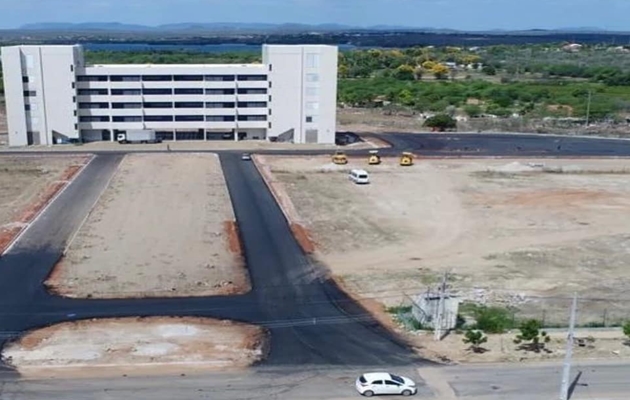  Otto Alencar Filho viabiliza obra de acesso asfaltado ao campus da UNIVASF em Paulo Afonso