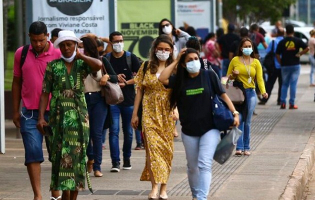  Governador anuncia decreto que tornará opcional uso de máscara em espaços fechados
