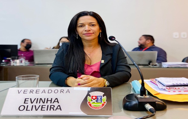  Evinha diz que prefeitura deve ter mais atenção ao dinheiro gasto no São João “A cidade é motivo de chacota”