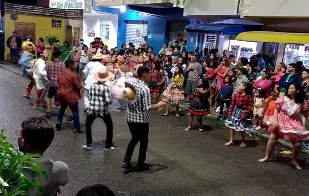  O Bairro Tancredo Neves recebeu uma programação especial – o Arraiá do Comércio