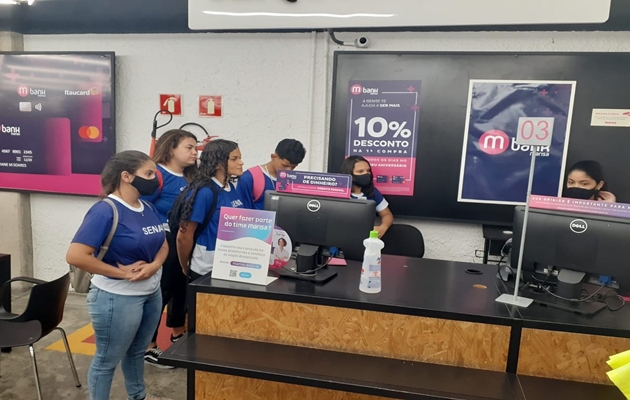  Alunos do curso de operador de caixa realizam visita técnica na loja Marisa