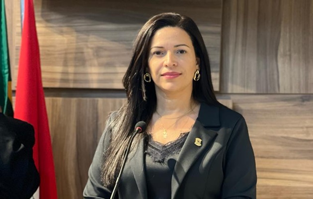  Evinha faz cobranças ao secretário de Saúde sobre castrações e a efetividade dos ACEs