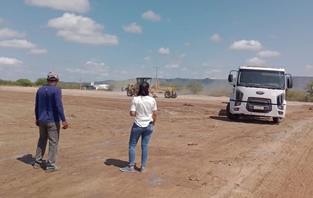  Prefeitura de Glória-BA realiza melhorias nos campos de futebol do município