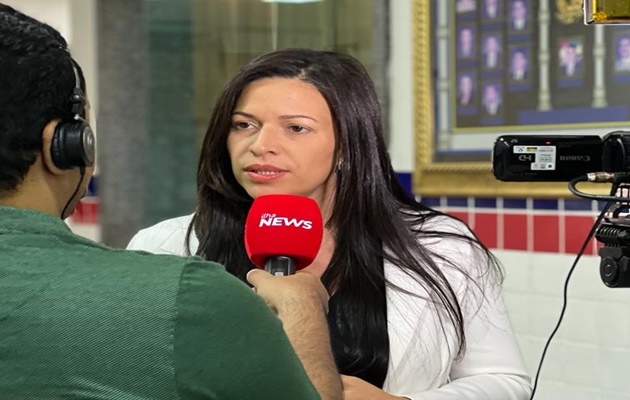  “Não houve comunicado oficial sobre mudança na oposição”, declara a líder Evinha
