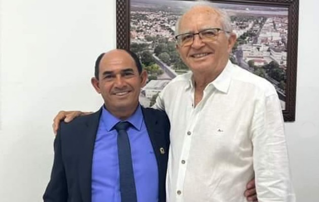  Vereador Zé de Abel, eleito presidente da Câmara de Paulo Afonso, visita o prefeito Luiz De Deus