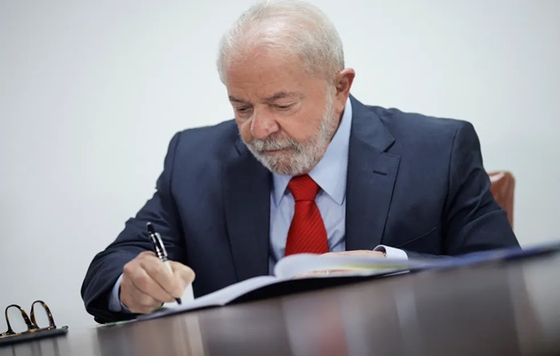  Lula deve anunciar novos ministros ao retornar do exterior
