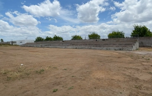  Prefeito de Glória, David Cavalcanti, assina ordem de serviço para conclusão da obra do novo Estádio Municipal