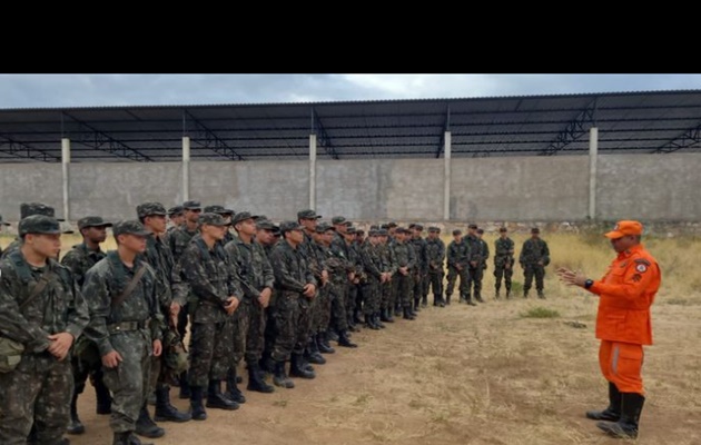  1ª Companhia de Infantaria realiza instrução de prevenção e combate a incêndios