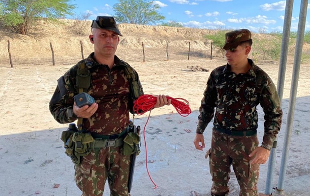  Integrantes do PelOpEs adquirem conhecimento para manusear explosivos de uso do Exército Brasileiro