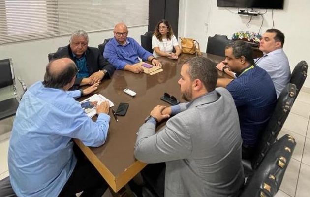  Reunião entre o presidente da Chesf e o prefeito em Exercício, trata sobre assuntos que envolvem o município e a empresa