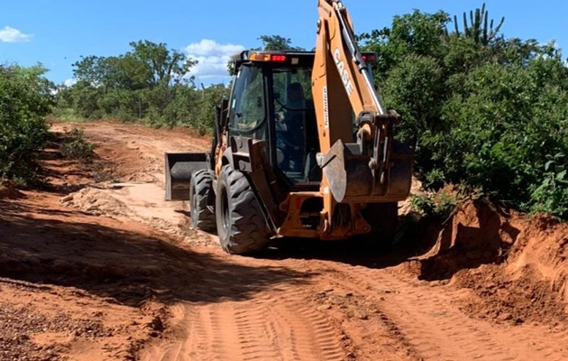  Secretaria de Agricultura e Aquicultura promove melhoria nas estradas da área rural