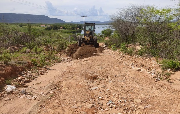  SEINFRA de Glória realiza manutenção nas estradas vicinais e nos Campos de Futebol do município