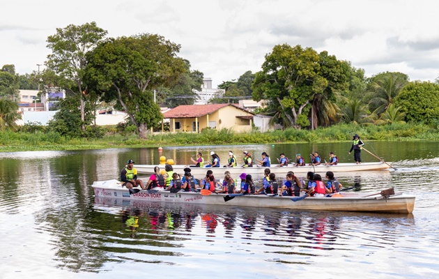  Crianças e adolescentes comemoram Semana da Água em remada no lago O Touro e a Sucuri