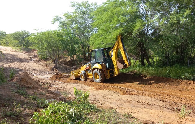  Seinfra recupera estradas da área rural que foram danificadas com as chuvas para melhorar o tráfego de veículos