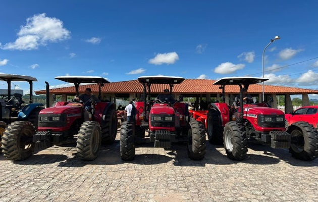  Seagri contempla Agricultura familiar, com aração de terra para fortalecer e incentivar a produção rural