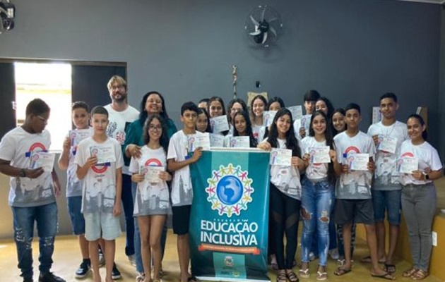  25 moradores do povoado Juá receberam o certificado de conclusão do Curso de Inglês no Meu Bairro