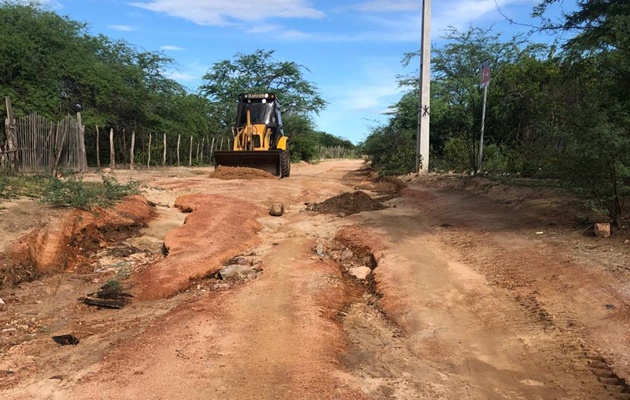  Bahia: SEINFRA de Glória tem como meta, revitalizar 100% das estradas vicinais do município