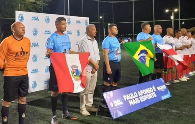  Apesar da noite chuvosa, a abertura da Taça Futebol Society no Complexo Esportivo do Moxotó foi um sucesso