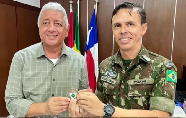  Marcondes Francisco recebe medalha em celebração dos 70 anos da 1ª Companhia de Infantaria