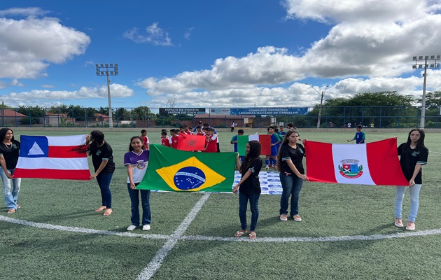  Abertura 1ª Copa Estudantil de Futebol aconteceu nesta terça-feira (14) e reuniu alunos da rede municipal