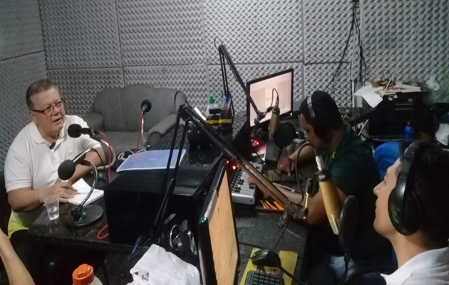  Dr. Celso Brito, pré-candidato a vereador durante entrevista na rádio Paulo Afonso FM fala da saúde, educação e do social