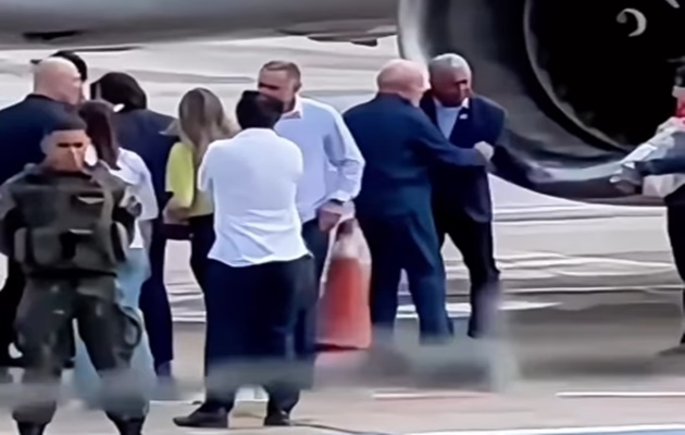  Prefeito em exercício, Marcondes Francisco recepciona o presidente Lula no Aeroporto de Paulo Afonso