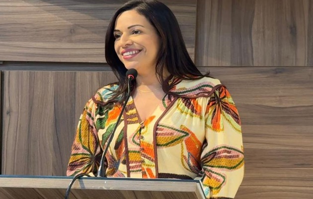  “Mostramos que é possível vencer com uma política limpa, sem promessas e sem comprar votos”, discursa Evinha em agradecimento