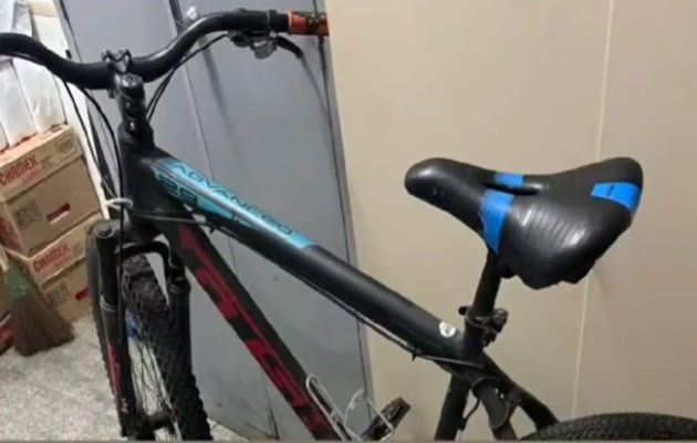  Por suposto furto de bicicletas, indivíduos são conduzidos por policiais militares até a Delegacia de Polícia