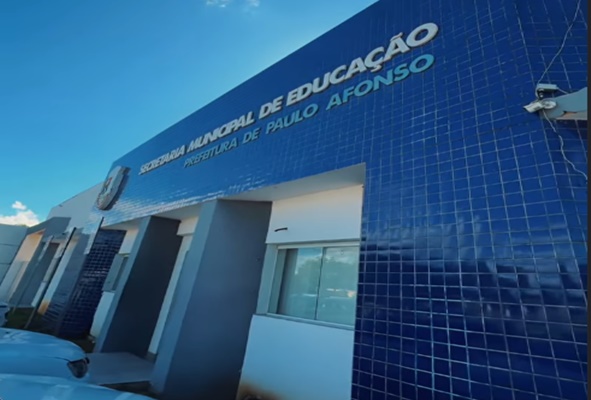  Unidades de ensino recebem kits de fardamento escolar da Secretaria Municipal de Educação