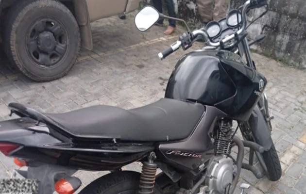  PMBA, através do 20º BPM, prende homem por descumprimento de medida protetiva e receptação em Paulo Afonso