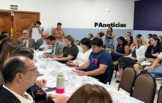  Secretária de saúde participa de reunião para discutir sobre a Rede Alyne