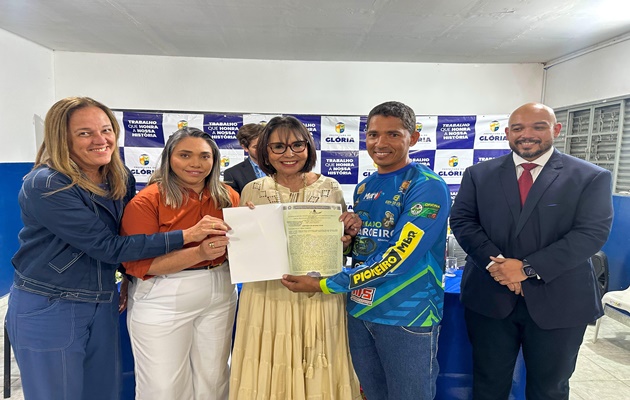  Glória realiza terceira etapa de entrega de títulos de propriedade e anuncia expansão da REURB para a zona rural