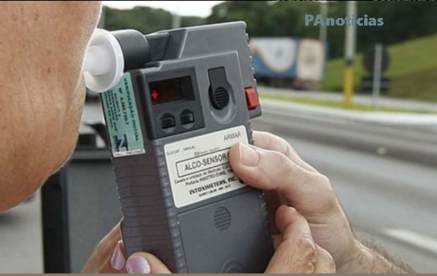  Homem é conduzido à unidade da PRF para teste de alcoolemia, durante Operação Cidade Segura