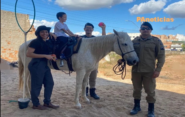  20º BPM, por meio do Centro de Equoterapia, realiza atendimento à comunidade