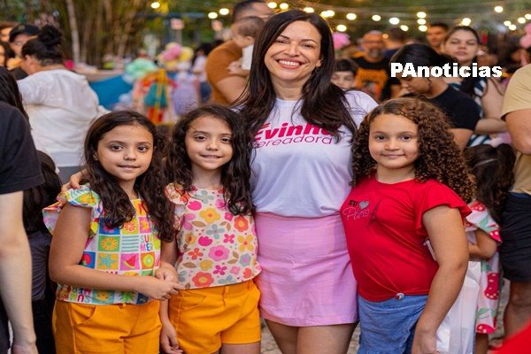  Domingo (12) foi dia de sorrisos, brincadeiras e diversão no Dia das Crianças com Tia Evinha, na Praça das Mangueiras