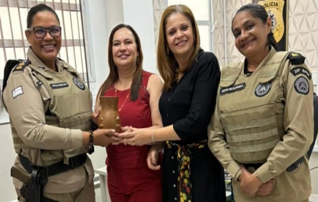  Tenente-Coronel PM Emília Silva reúne-se com DEAM de Paulo Afonso para conhecer a realidade das mulheres vítimas de violência doméstica