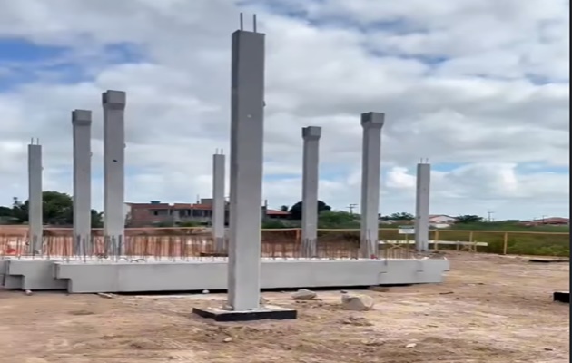  Pilastras estão sendo colocadas na obra do Hospital Universitário de Paulo Afonso (BA)