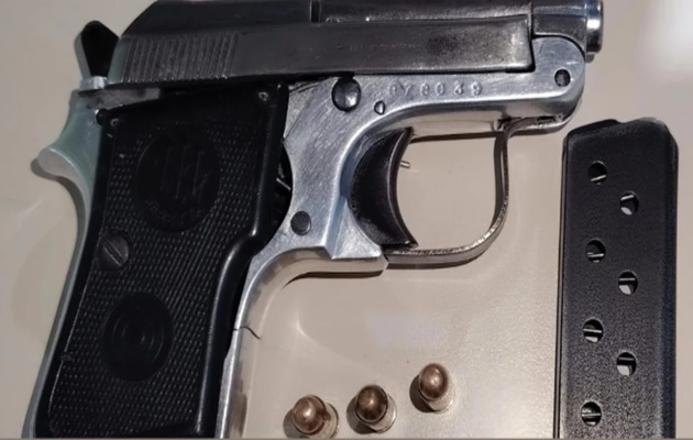  Policiais militares do  20º BPM prendem homem após disparo de arma de fogo e agressão contra mulher em Jeremoabo